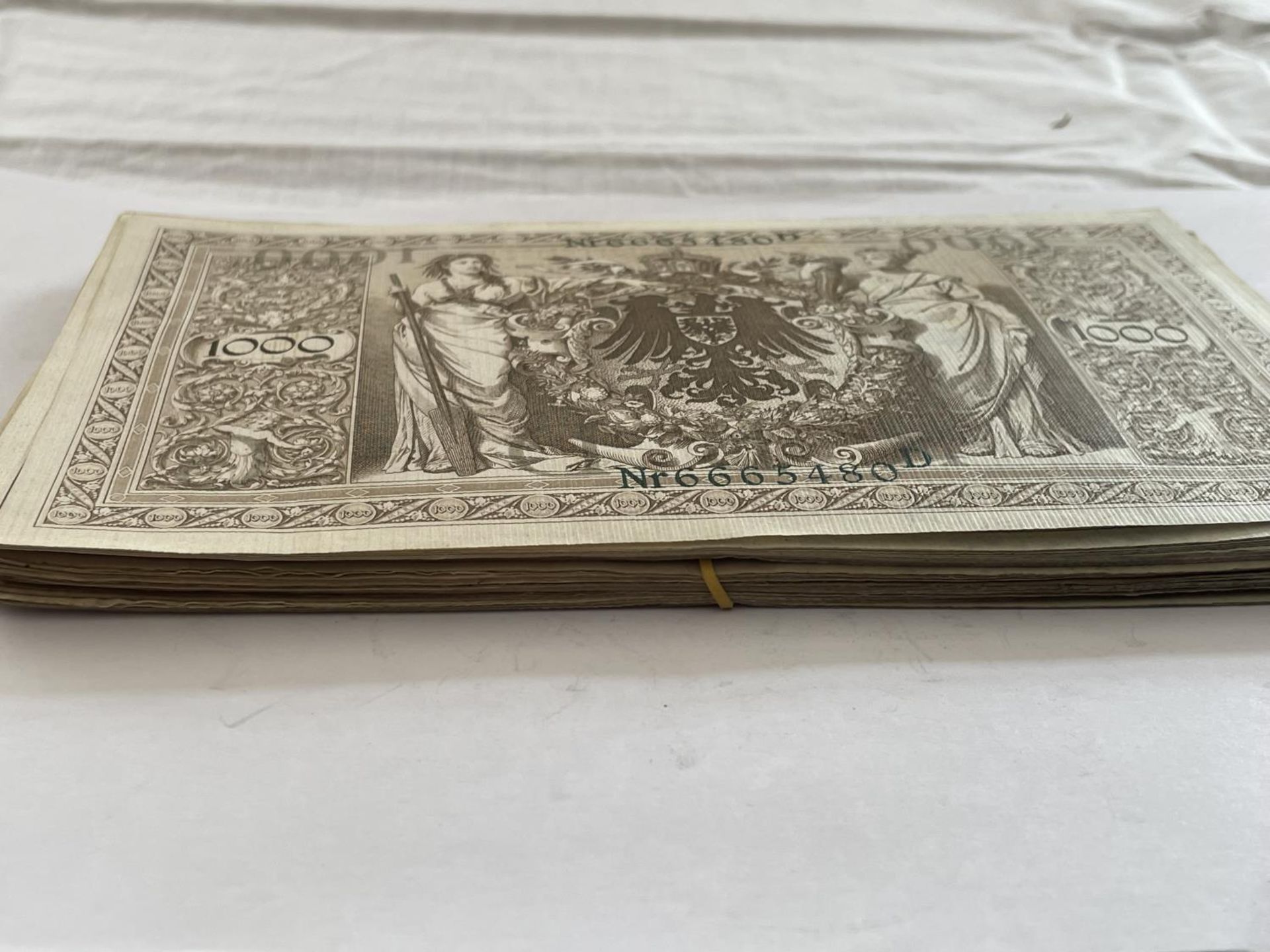 AN ENVELOPE CONTAINING A LARGE QUANTITY OF TAUSEND MARK GERMAN BANK NOTES, DATED BERLIN 21 APRIL - Image 3 of 3