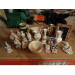 A COLLECTION OF CERAMICS TO INLCUDE STAFFORDSHIRE FIGURINES, DOULTON, COALPORT ETC