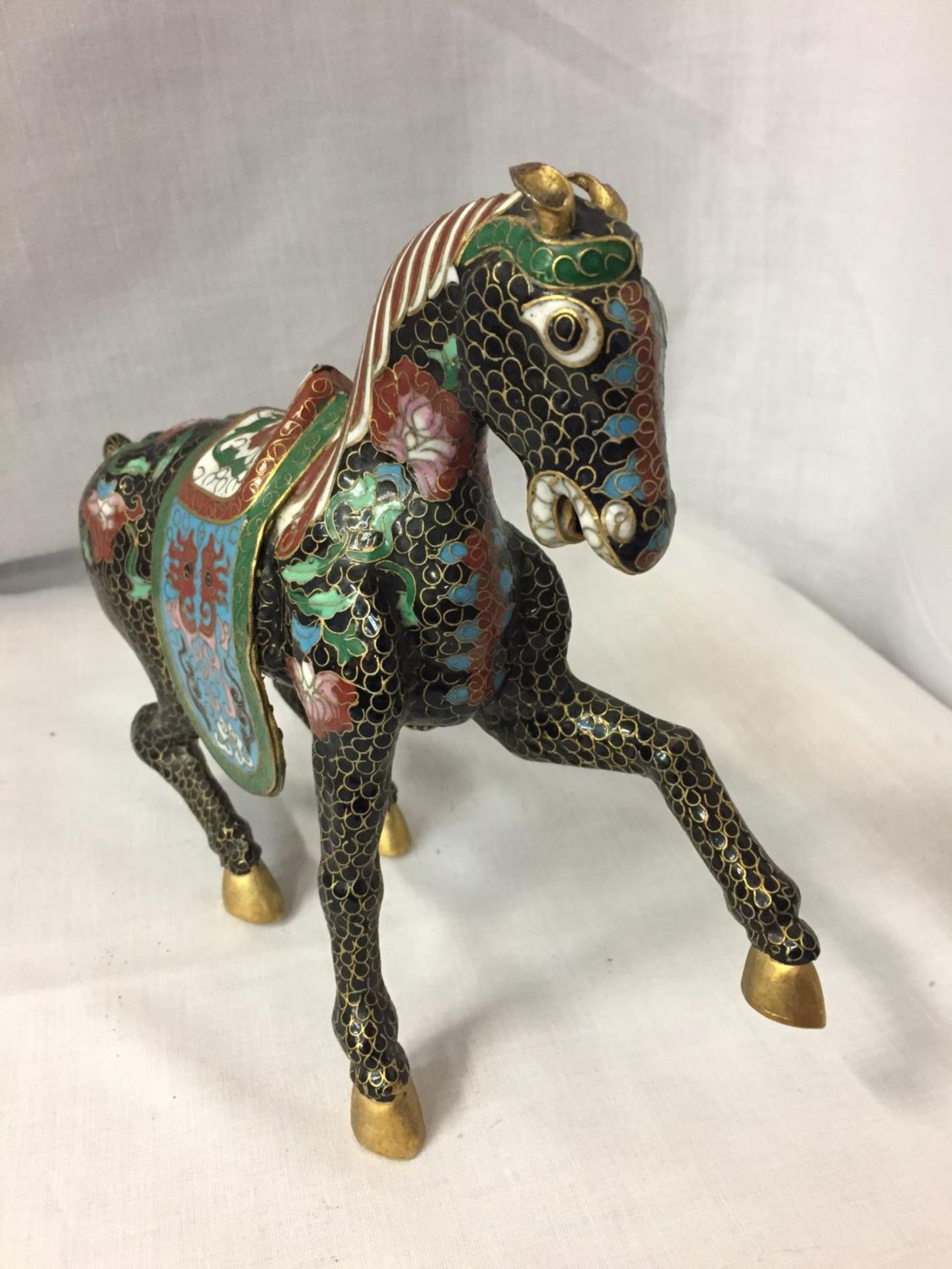 A CHINESE BRONZE CLOISONNE ENAMEL AND GILT HORSE - Image 3 of 4