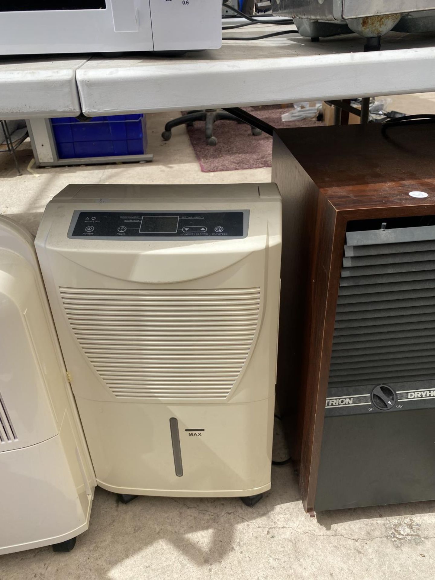 A GROUP OF THREE DEHUMIDIFIERS - Image 3 of 4