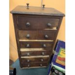 A SMALL WOODEN CHEST OF DRAWS (A/F)