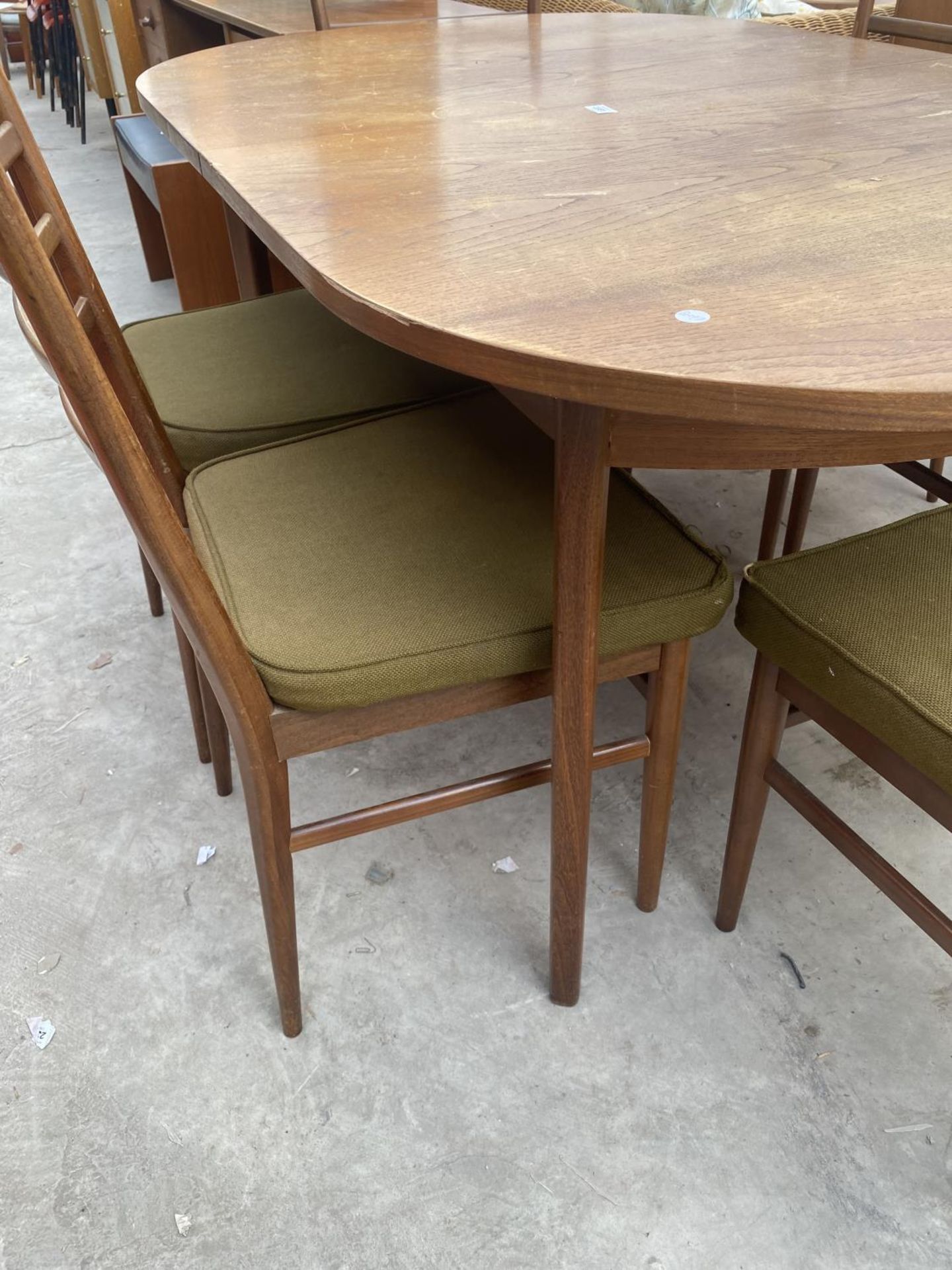 A SET OF SIX RETRO TEAK 'MEREDEW' LADDER BACK DINING CHAIRS AND EXTENDING DINING TABLE, 58X36" ( - Image 3 of 6