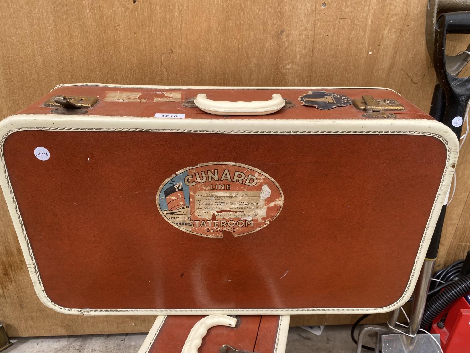 A PAIR OF VINTAGE LEATHER TRAVEL CASES - Image 2 of 4