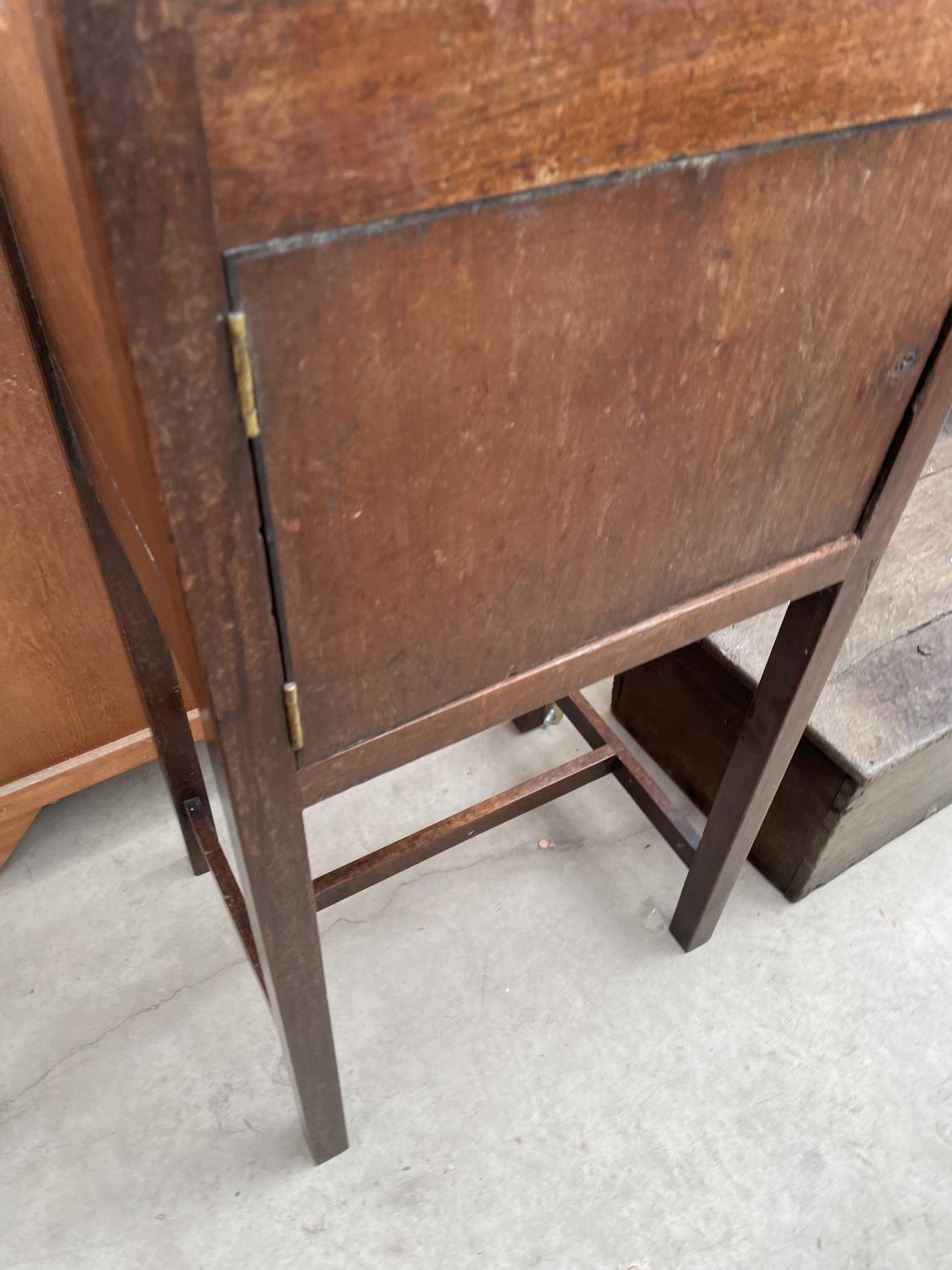 A GEORGE III MAHOGANY NIGHT CUPBOARD, 15" WIDE - Image 3 of 3