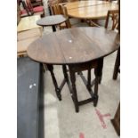 A GEORGIAN STYLE OVAL OAK GATELEG DINING TABLE, 28X35", ON TURNED LEG