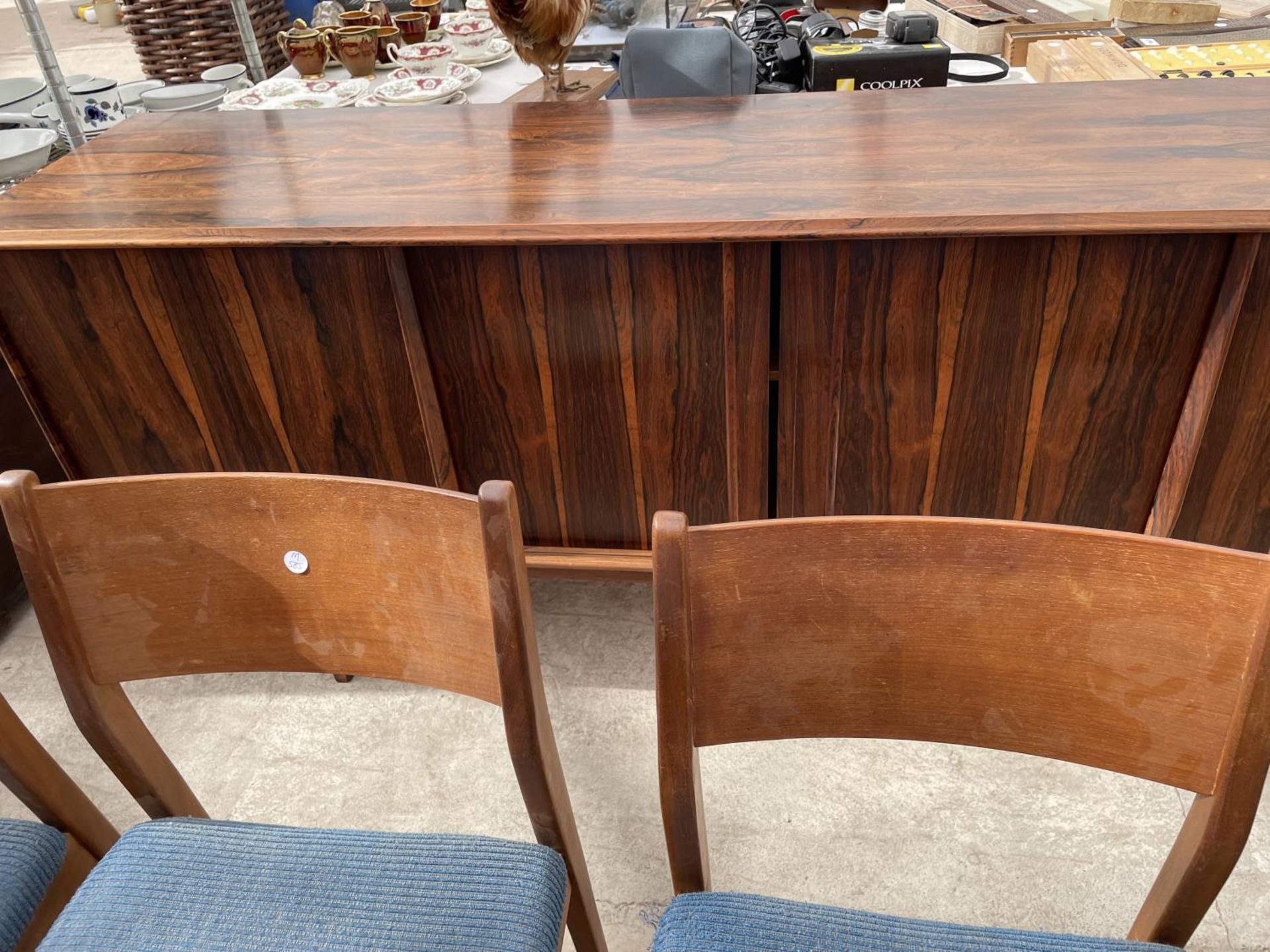 A SET OF SIX RETRO TEAK DINING CHAIRS - Image 3 of 6