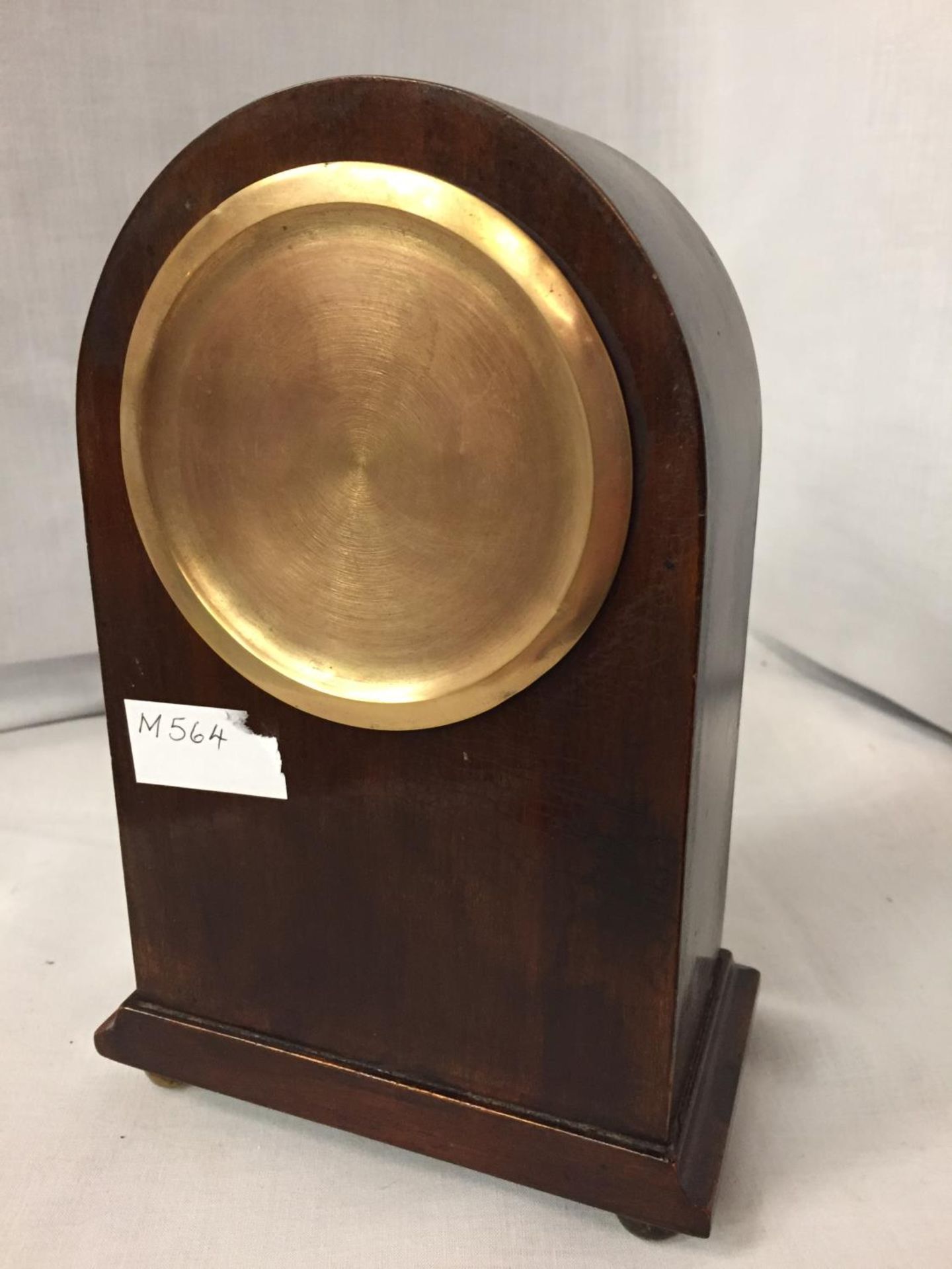 AN INLAID MAHOGANY MANTLE CLOCK - Image 3 of 4