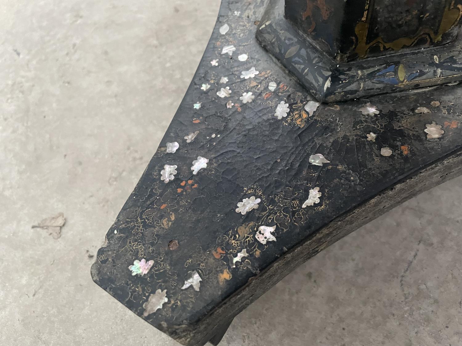 A VICTORIAN PAPIER MACHE TILT-TOP TABLE, PROFUSELY PAINTED WITH FLOWERS AND MOTHER OF PEARL INLAY, - Image 4 of 7