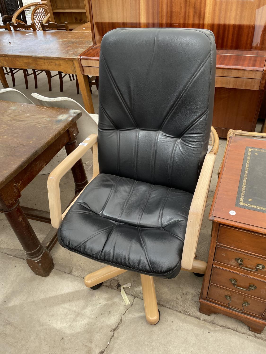 A MODERN SWIVEL OFFICE CHAIR