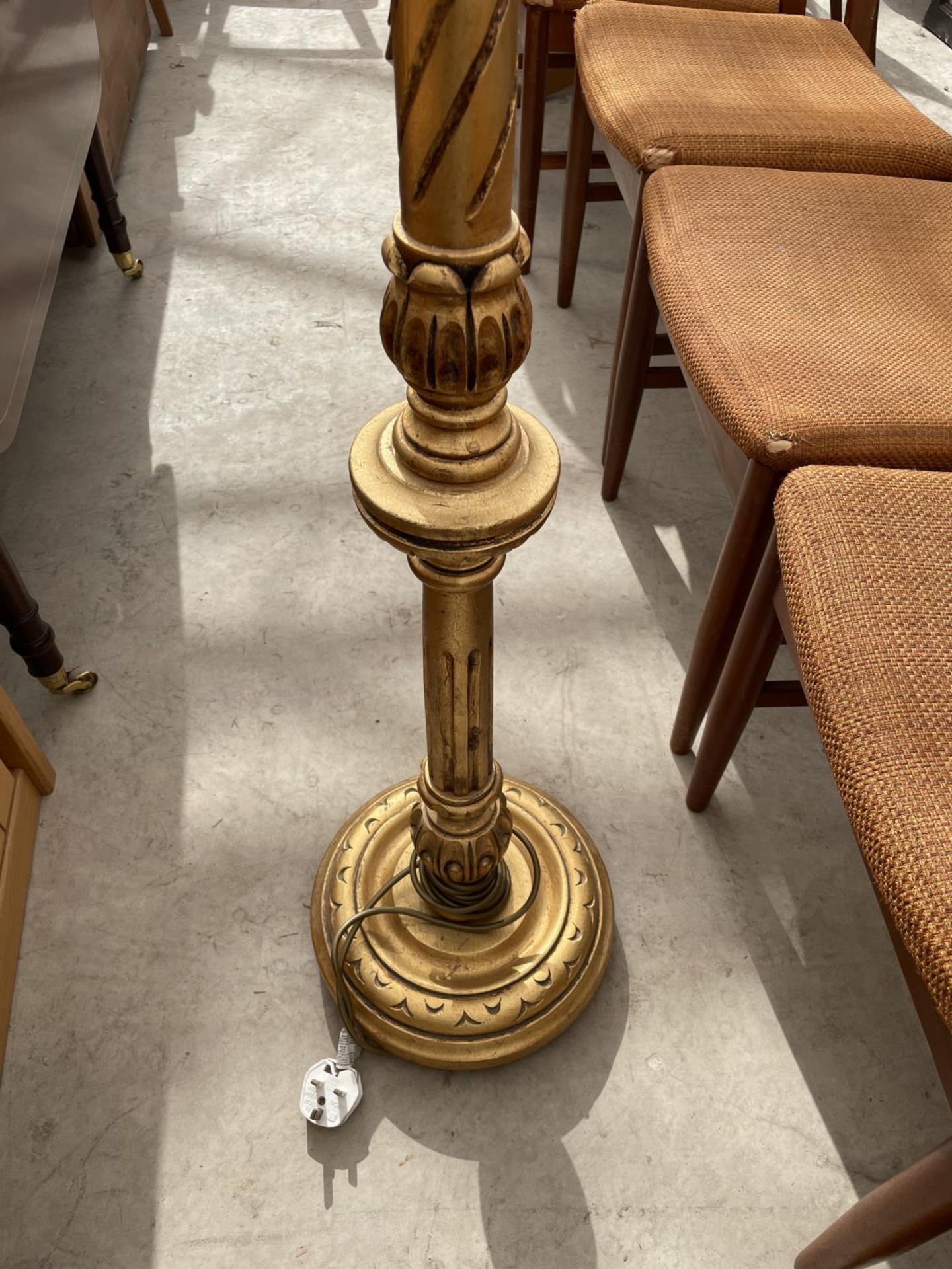 A GILT STANDARD LAMP ON TURNED AND FLUTED COLUMN - Image 3 of 3