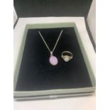 A SILVER NECKLACE WITH PURPLE STONE PENDANT AND A SILVER RING WITH STONE IN A PRESENTATION BOX