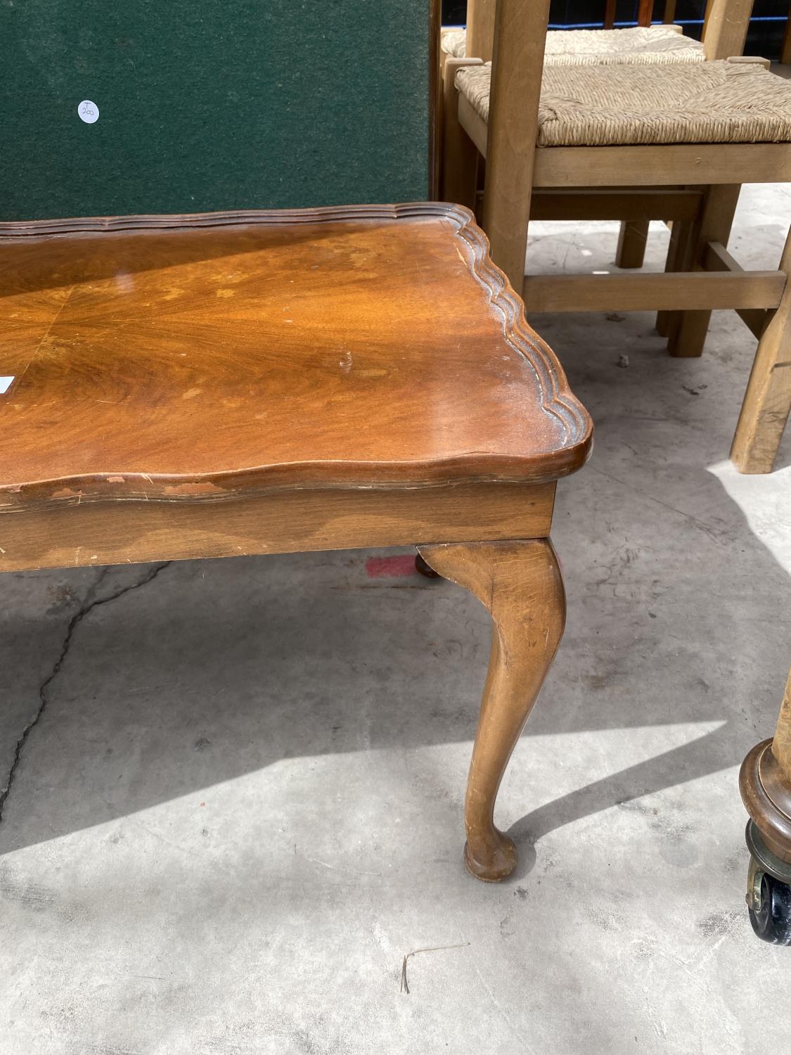 A WALNUT COFFEE TABLE ON CABRIOLE LEGS TOGETHER WITH A CARD TABLE - Image 3 of 4