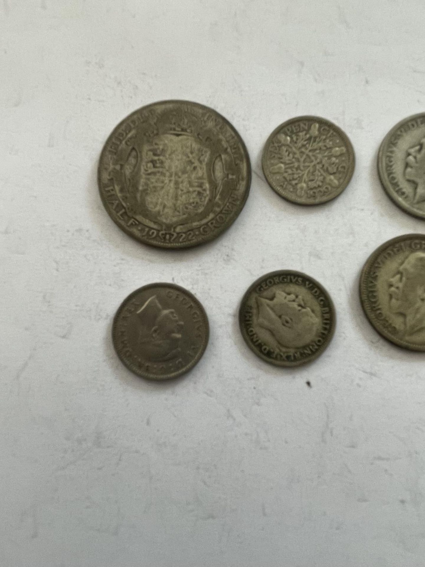 A 1922 HALF CROWN, FOUR PRE 1947 SHILLINGS AND SIX PRE 1947 SIXPENCES - Image 3 of 4