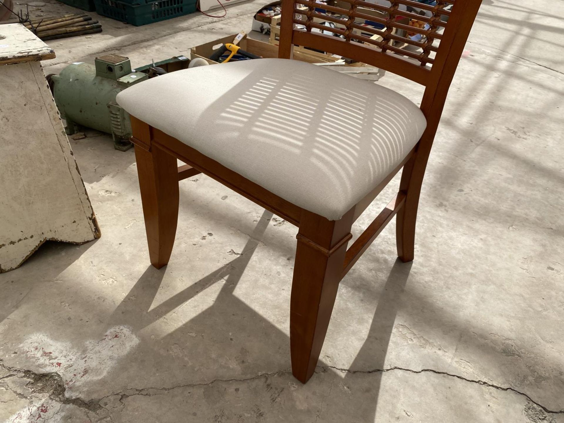 A MODERN YEW WOOD DINING TABLE, 64X42" AND SIX MATCHING CHAIRS WITH RATTAN BACKS - Image 7 of 8