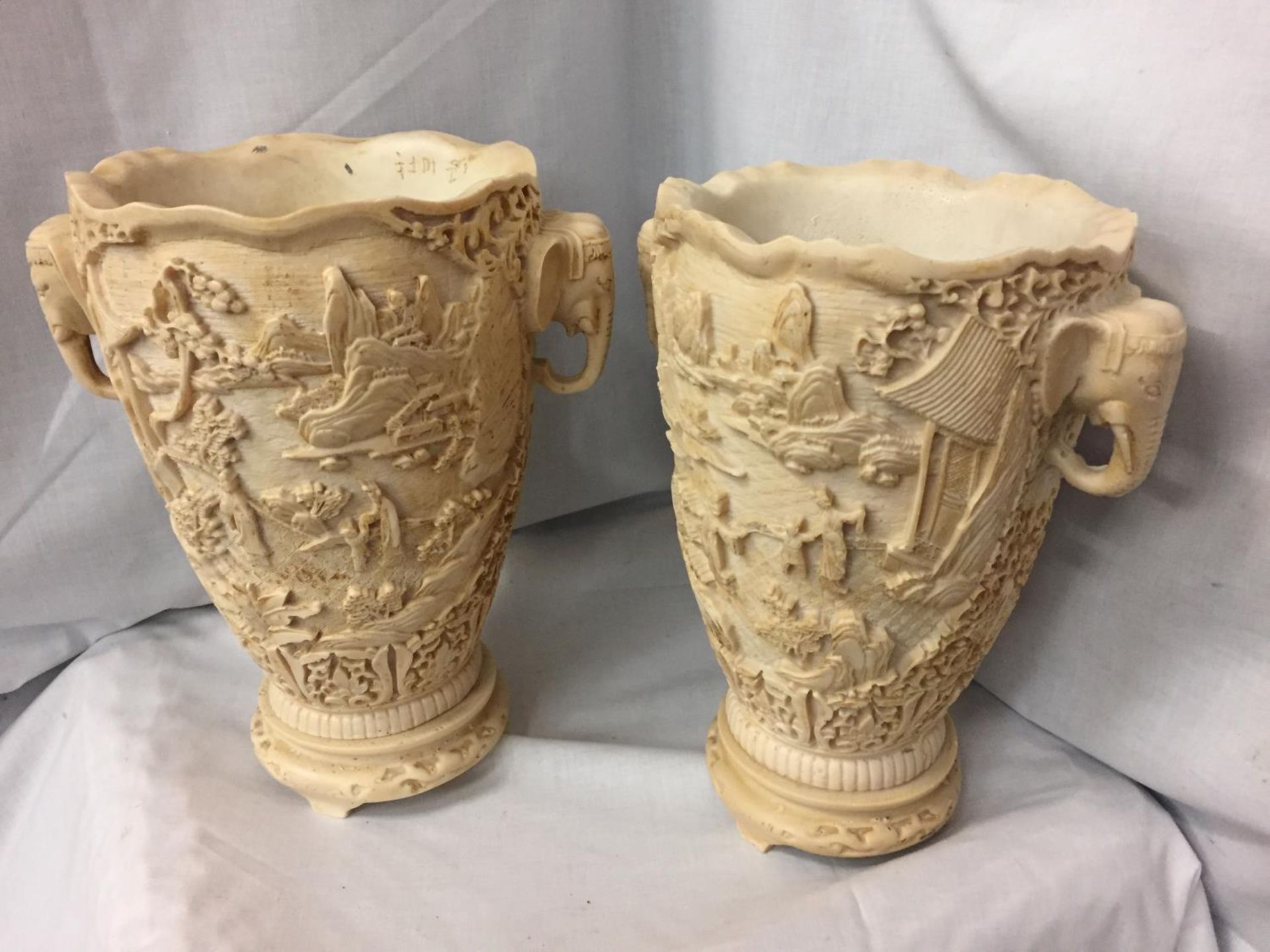 A PAIR OF HEAVILY CARVED ORIENTAL VASES WITH ELEPHANT DESIGN TWIN HANDLES 30CM HIGH - Image 4 of 6