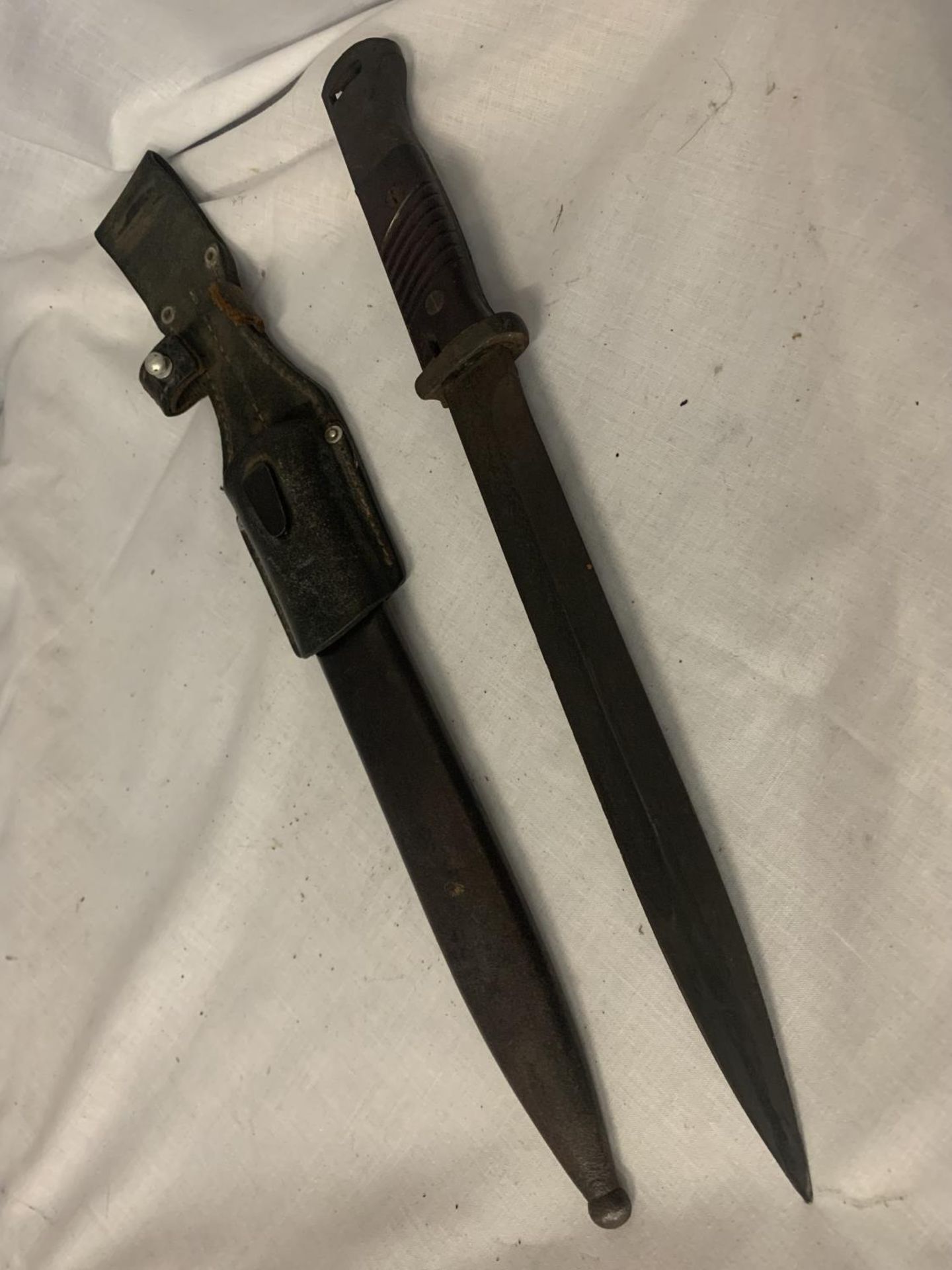 A MILITARY KNIFE AND SHEATH