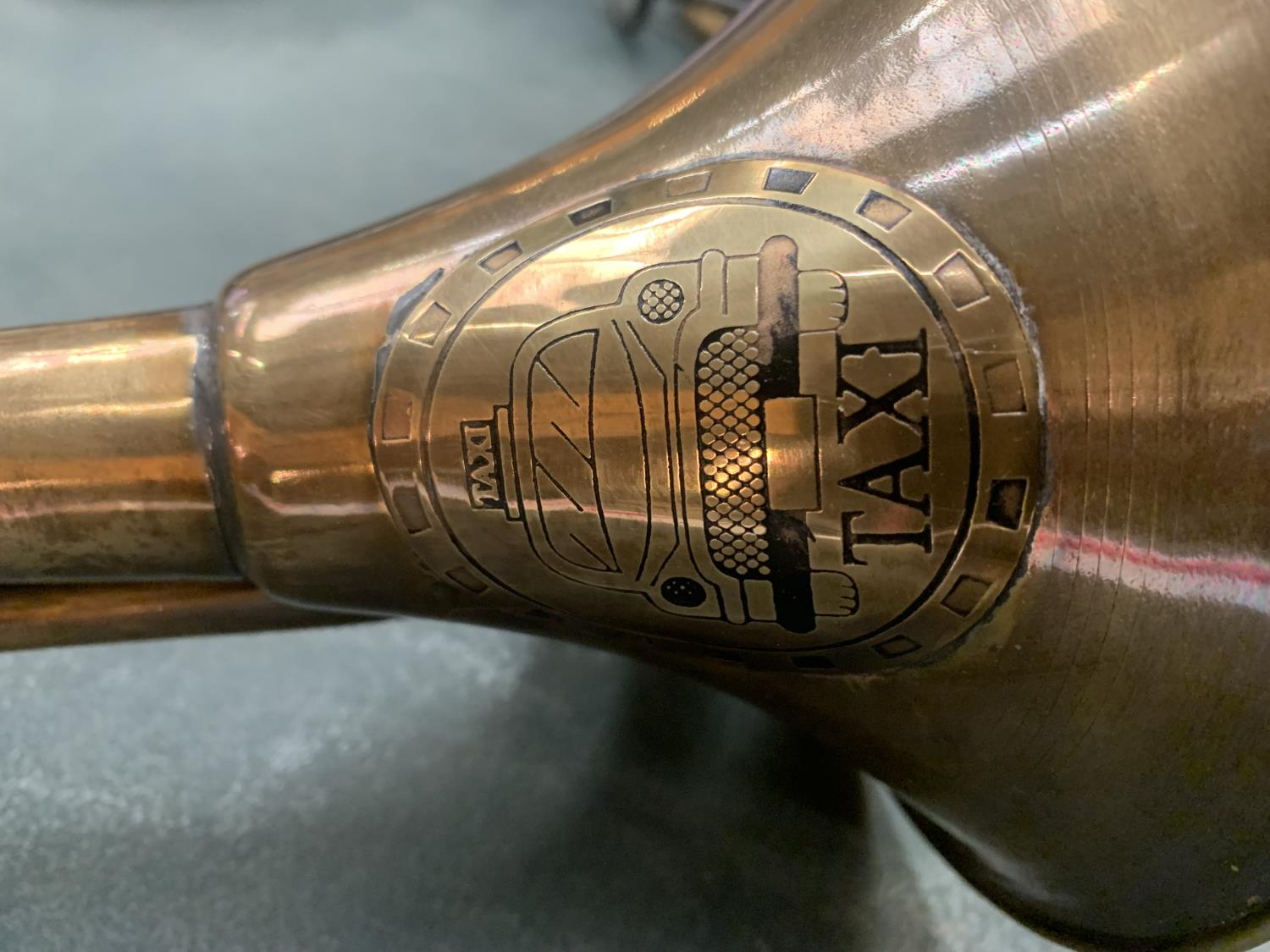 A BRASS VINTAGE STYLE TAXI HORN - Image 2 of 3