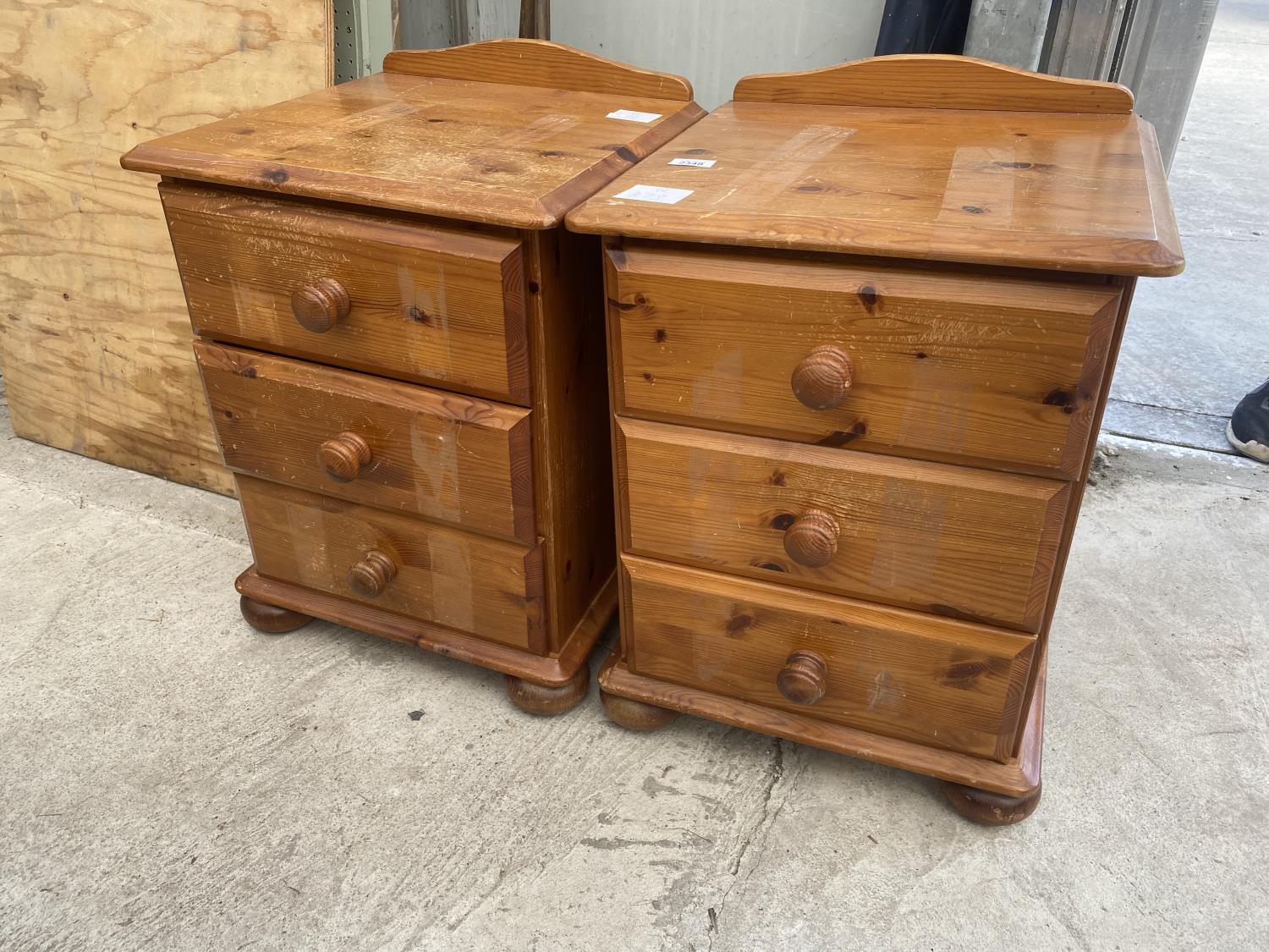 A PAIR OF MODERN PINE BEDSIDE THREE DRAWER CHESTS AND A WINE TABLE ON TRIPOD BASE