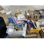 AN ASSORTMENT OF HOUSEHOLD CLEARANCE ITEMS TO INCLUDE CERAMICS AND GLASS WARE ETC