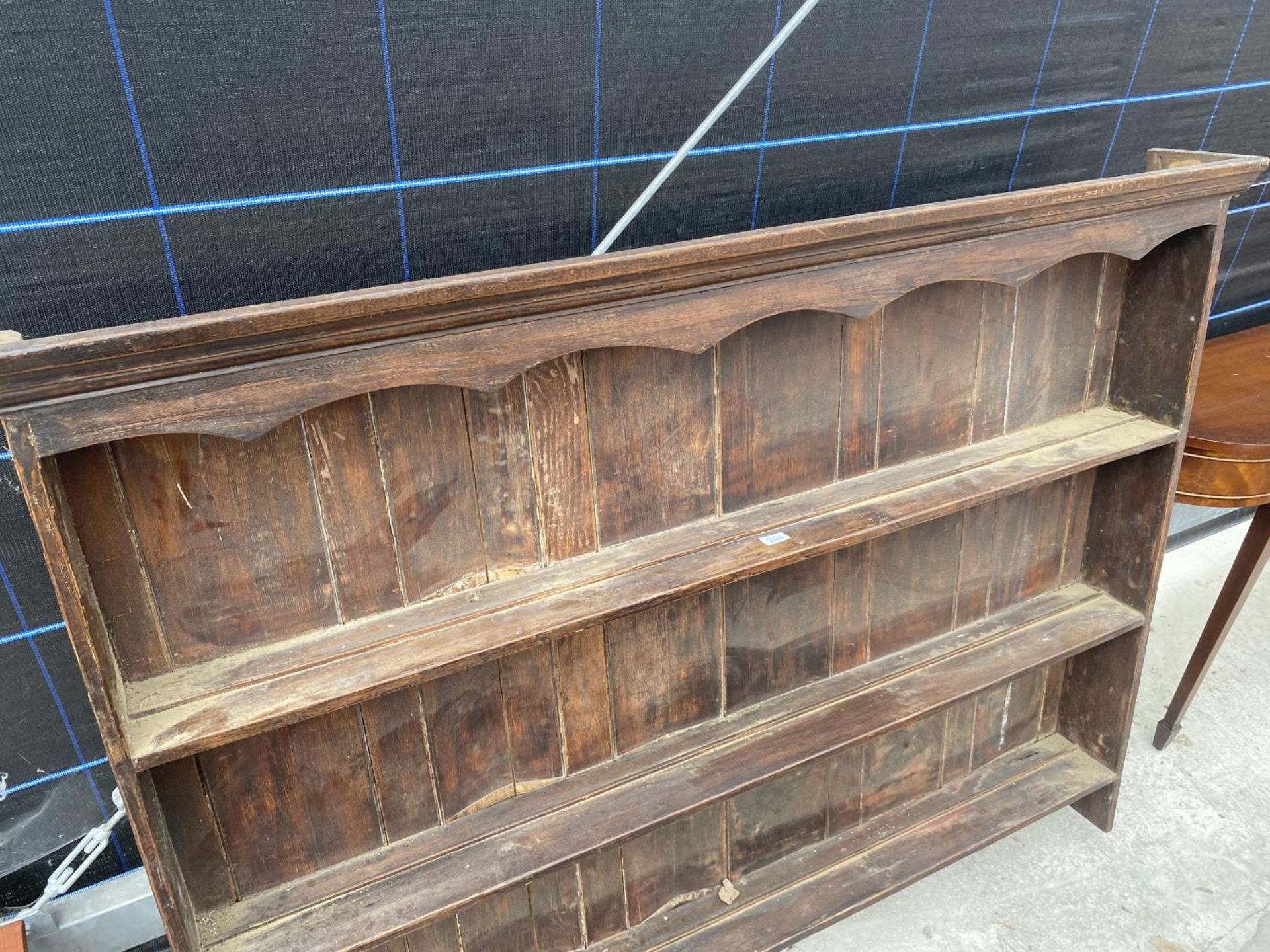 A GEORGE III OAK DRESSER RACK, 64" WIDE, WITH LATER PANELS - Image 5 of 5