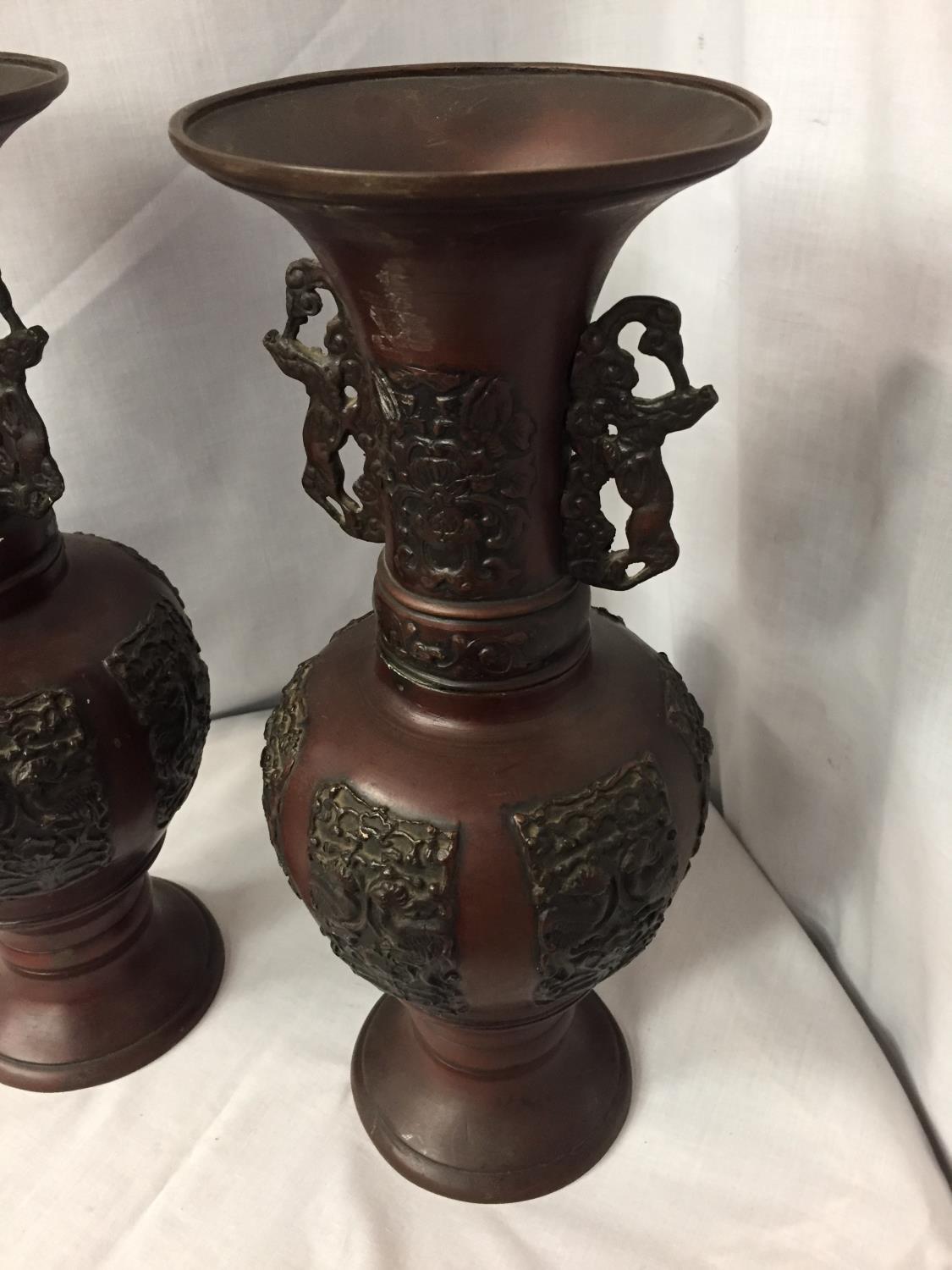 TWO DECORATIVE BRONZE URNS, ONE TOP NEEDS RE-AFFIXING, ONE MISSING HANDLE 38CM HIGH - Image 3 of 4