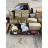 AN ASSORTMENT OF HOUSEHOLD CLEARANCE ITEMS TO INCLUDE DVDS AND LAMPS ETC