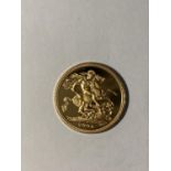 A UK GOLD SOVEREIGN, QUEEN ELIZABETH 11, 2004, SUPERBLY BOXED WITH CERTIFICATE OF AUTHENTICITY