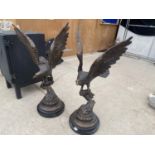 A PAIR OF IMPRESSIVE BRONZE SCULPTURES OF EAGLES 89CM HIGH 53CM WIDTH