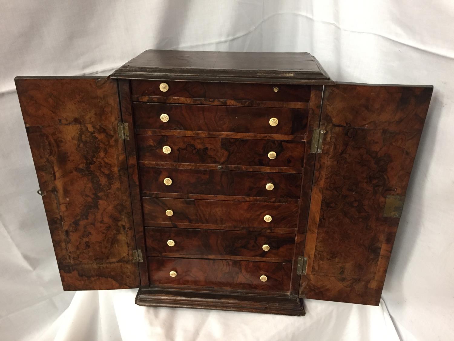 A WALNUT MINATURE CABINET TO INCORPORATE SEVEN DRAWERS 44CM HIGH POSSIBLY A WATCH MAKERS CABINET - Image 3 of 5
