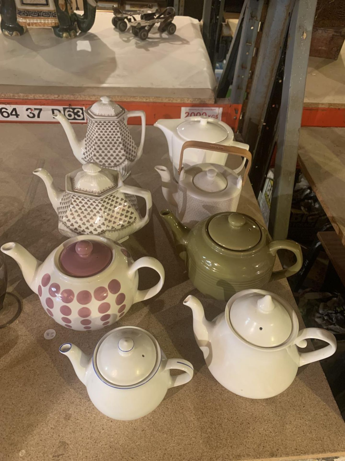 A SELECTION OF 6 TEA POTS AND 2 COFFEE POTS