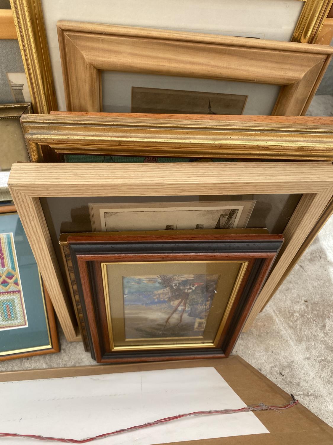 AN ASSORTMENT OF FRAMED PRINTS AND PICTURES - Image 3 of 5