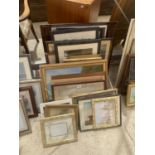 AN ASSORTMENT OF FRAMED PRINTS AND PICTURES