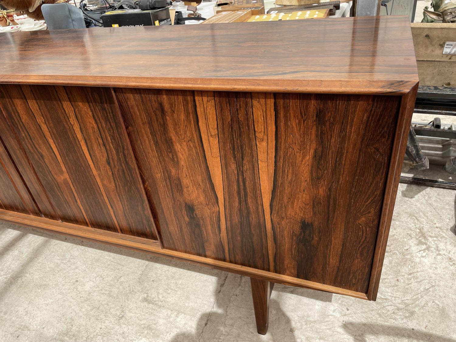 A RETRO HARDWOOD SIDEBOARD WITH FOUR SLIDING DOORS - Image 4 of 11