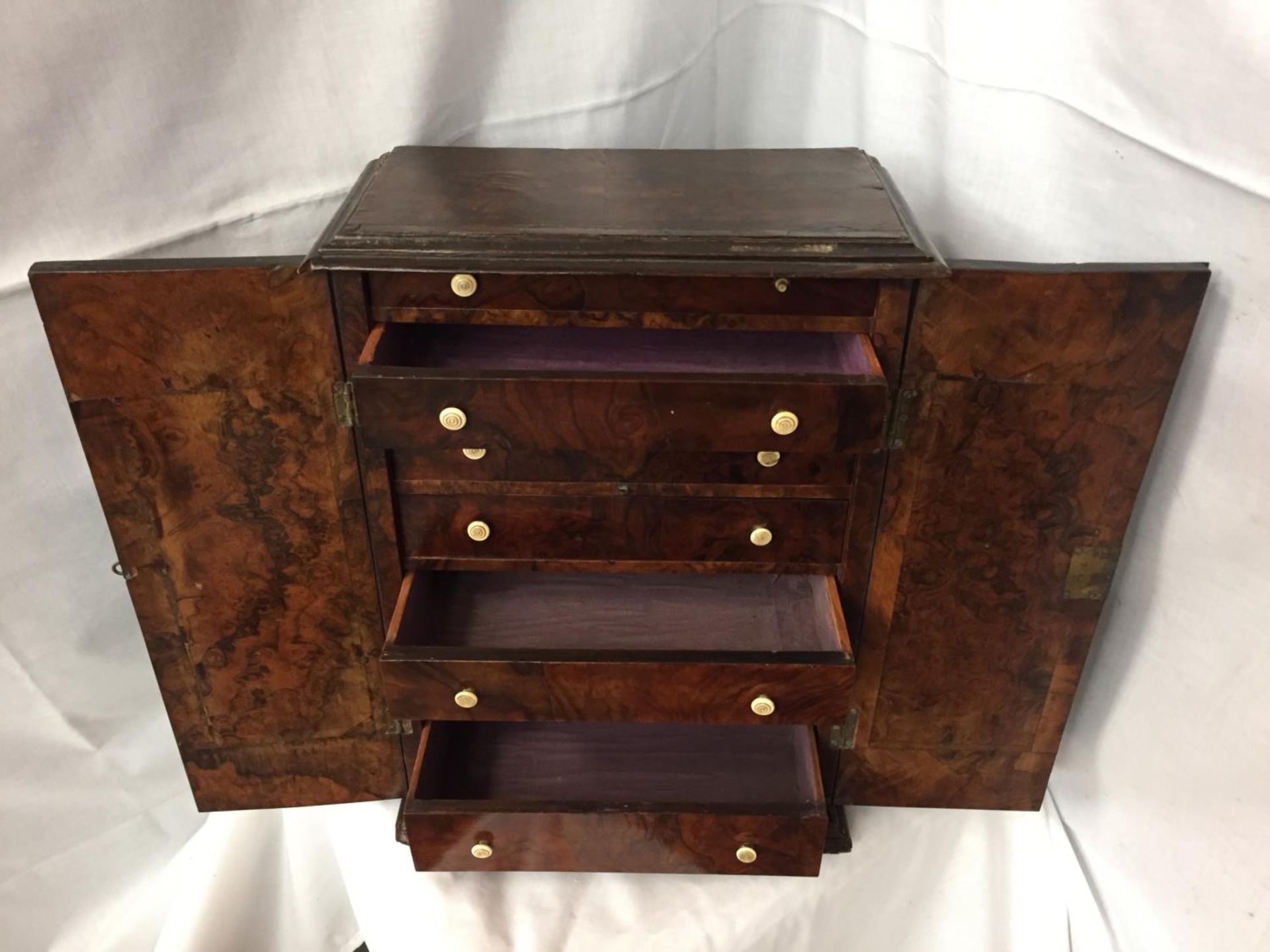 A WALNUT MINATURE CABINET TO INCORPORATE SEVEN DRAWERS 44CM HIGH POSSIBLY A WATCH MAKERS CABINET - Image 4 of 5