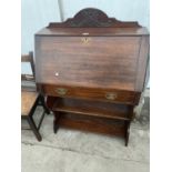 AN EARLY 20TH CENTURY OAK BUREAU WITH OPEN BASE, 33" WIDE