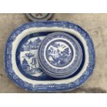 A LARGE BLUE AND WHITE CERAMIC MEAT PLATE AND FURTHER BLUE AND WHITE DINNER PLATES