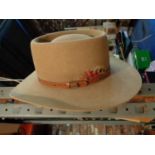 AN AKUBRA BUSH HAT