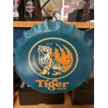 A VINTAGE STYLE RETRO TIGER HANGING WALL BEER BOTTLE CAP DISPLAY SIGN 35CM