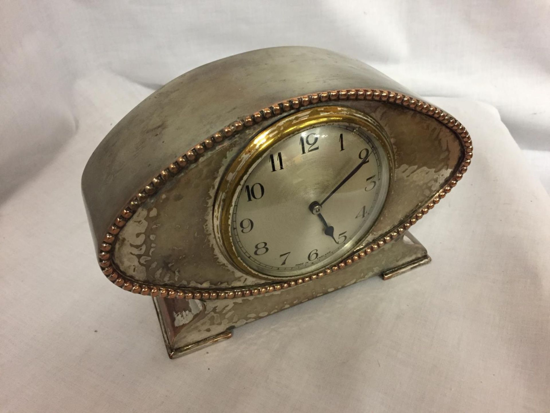 A DECO STYLE WHITE METAL MANTLE CLOCK - Image 2 of 3