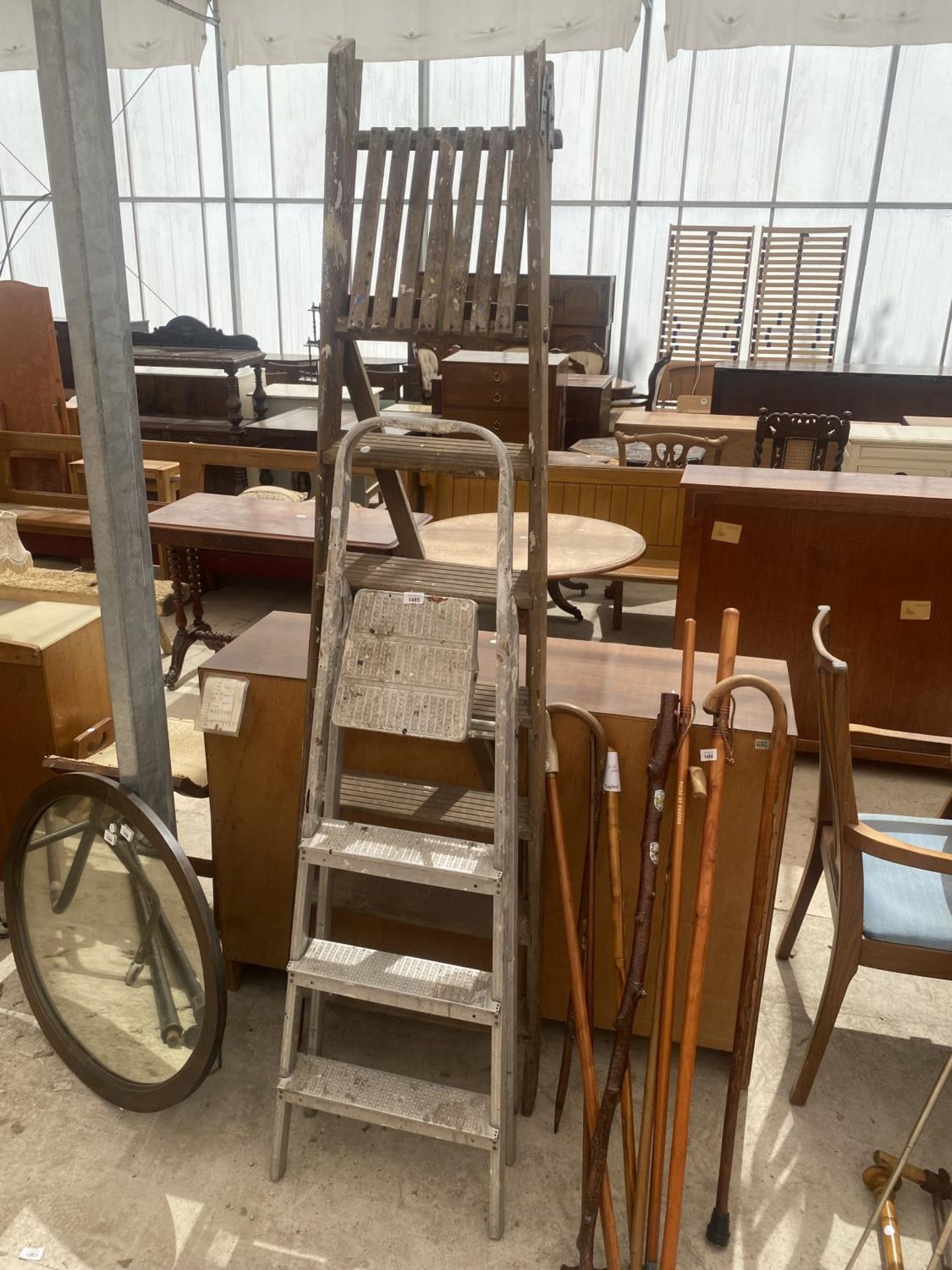 A VINTAGE 6 RUNG WOODEN STEP LADDER AND A 3 RUNG ALLUMINIUM STEP LADDER