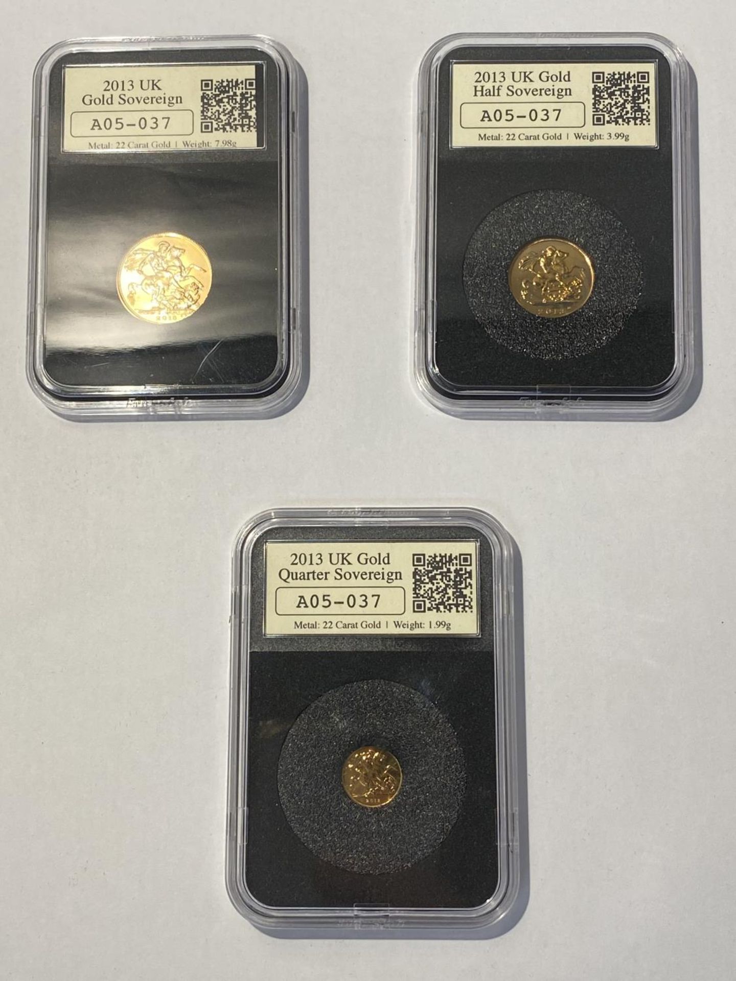 A UK GOLD SOVEREIGN, HALF SOVEREIGN AND QUARTER SOVEREIGN, QUEEN ELIZABETH 11, 2013, NEATLY