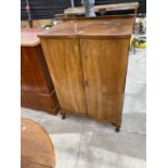 A MID 20TH CENTURY SHINY WALNUT PRESS WITH FIE SLIDE DRAWERS, 29" WIDE