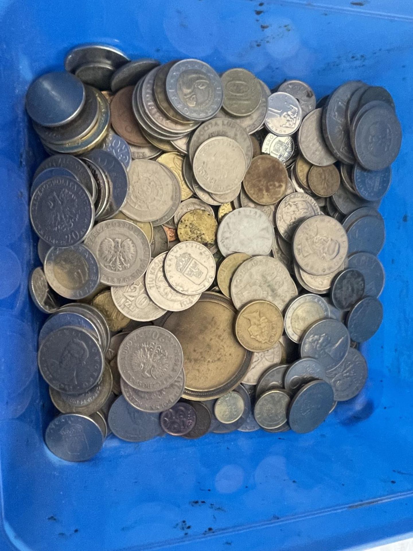 VARIOUS FOREIGN COINS AND NOTES - Image 3 of 3