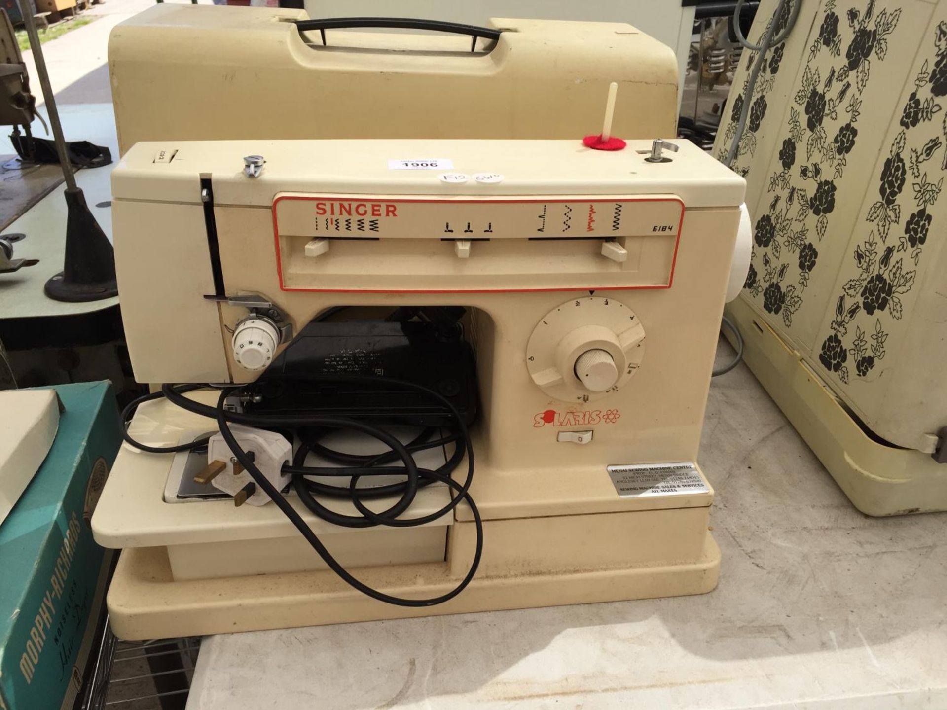 A RETRO SINGER SEWING MACHINE WITH CARRY CASE