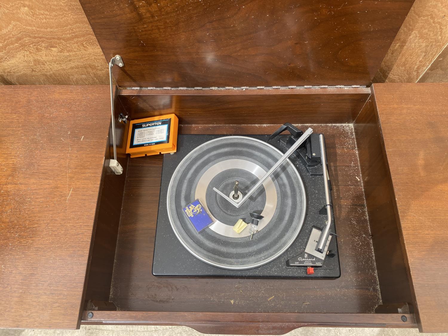 A RETRO ENTERTAINMENT UNIT WITH GARRARD 2025TC RECORD TURNTABLE AND DYNATRON TRANSPOWER SRX26 TUNER - Image 3 of 5