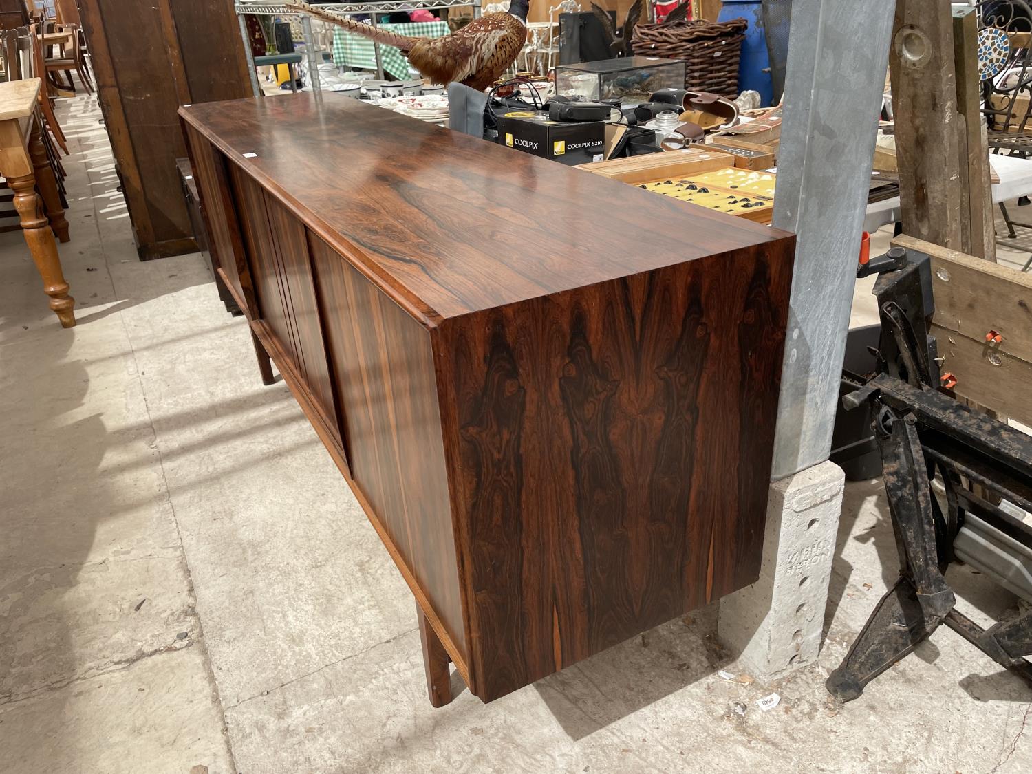 A RETRO HARDWOOD SIDEBOARD WITH FOUR SLIDING DOORS - Image 9 of 11