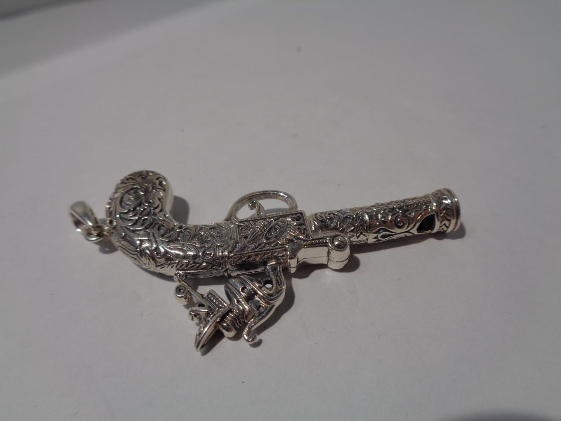 A PENDANT IN THE FORM OF AN ORNATE PISTOL - Image 2 of 2