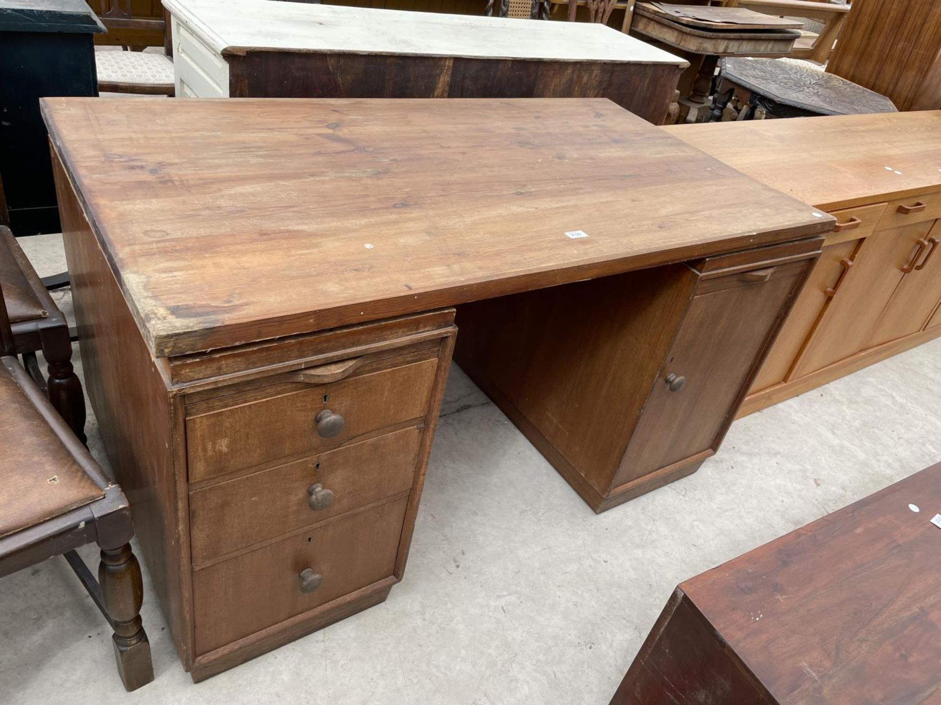 A MID 20TH CENTURY TWIN PEDESTAL DESK ENCLOSING DRAWERS AND SLIDES WITH PINE TOP, 54X29.5"