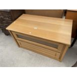 A MODERN OAK TV/VIDEO UNIT