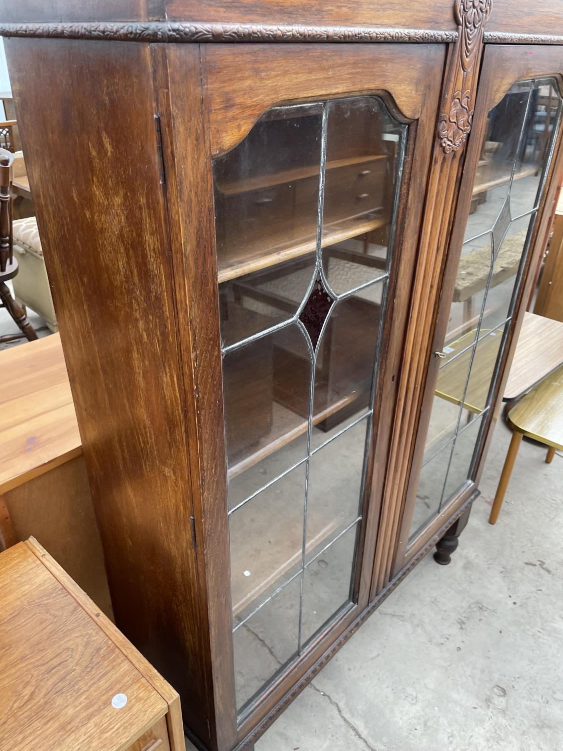 AN EARLY 20TH CENTURY TWO DOOR GLAZED AND LEADED CABINET, 36" WIDE - Image 3 of 5